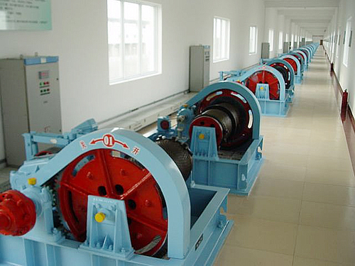 ＱＰＱ<strong>雙吊點卷揚式啟閉機</strong>