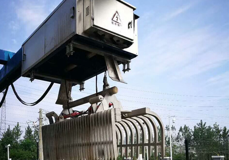 水利專用<strong>移動(dòng)抓斗清污機(jī)</strong>