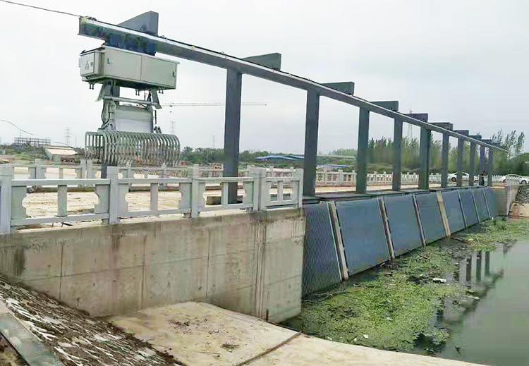 水利專用<a href='/products/ydzdqwj.html'>移動(dòng)抓斗清污機(jī)</a>